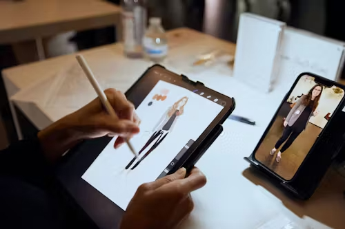 Fashion photo-c16d37ed-fe91 Live fashion illustrator sketching a guest on iPad at upscale event